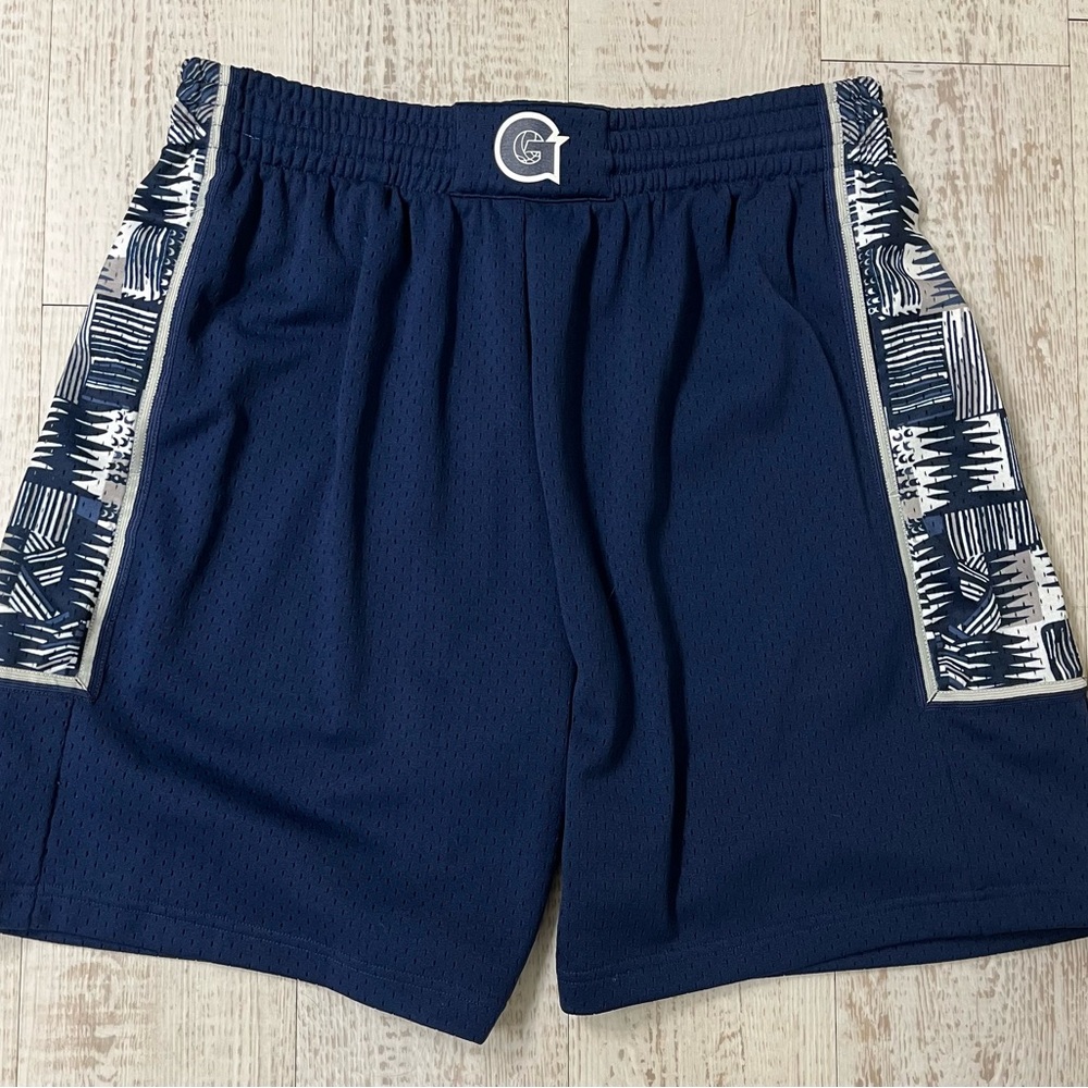 Mitchell & Ness Georgetown Shorts — Men’s Size L